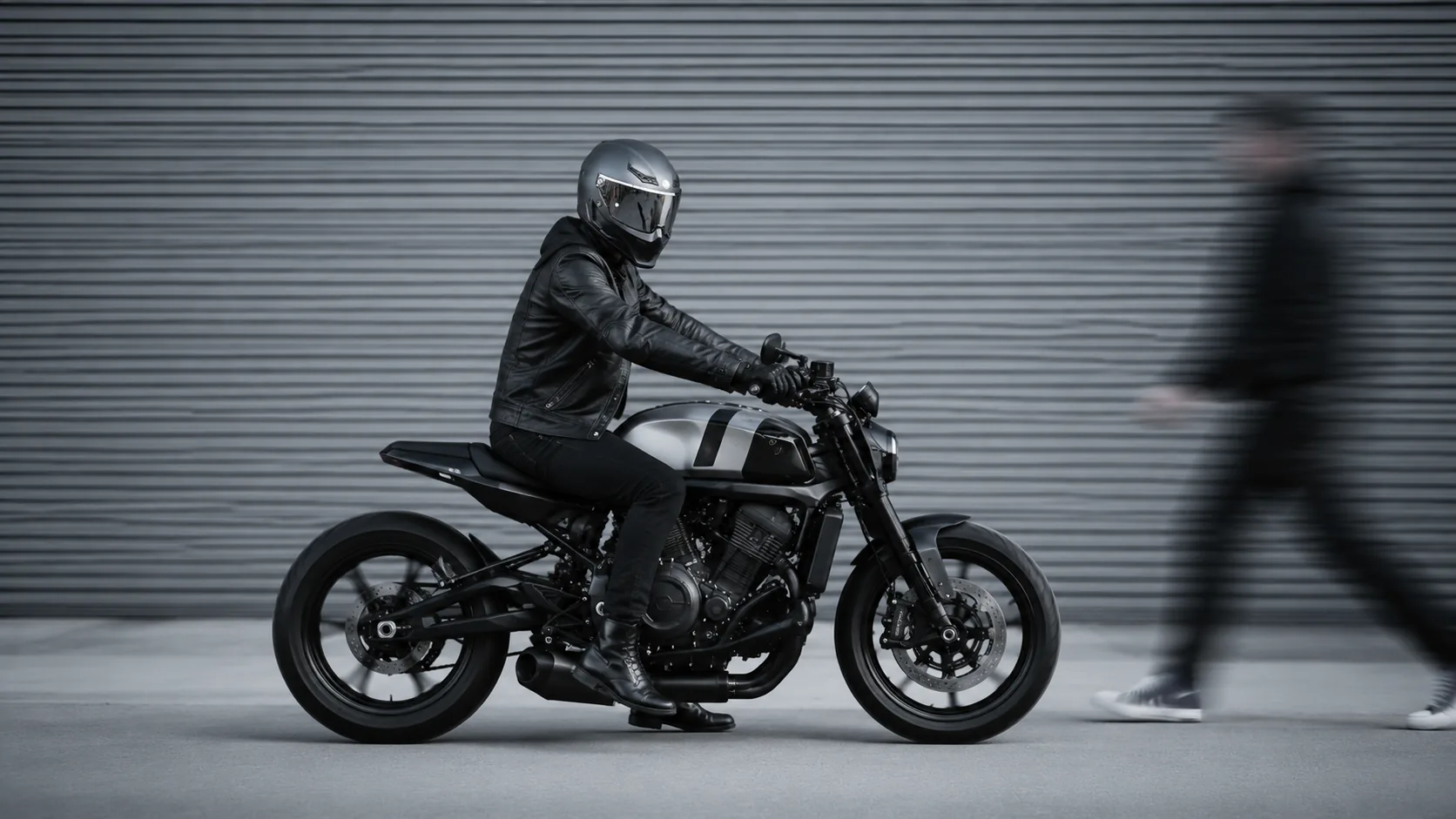 Motociclista con equipamiento premium Distrimoto Américas